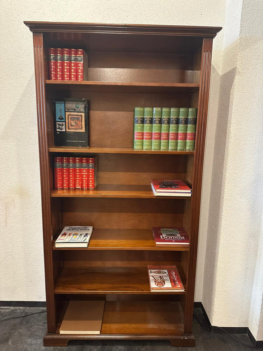 Bücherregal